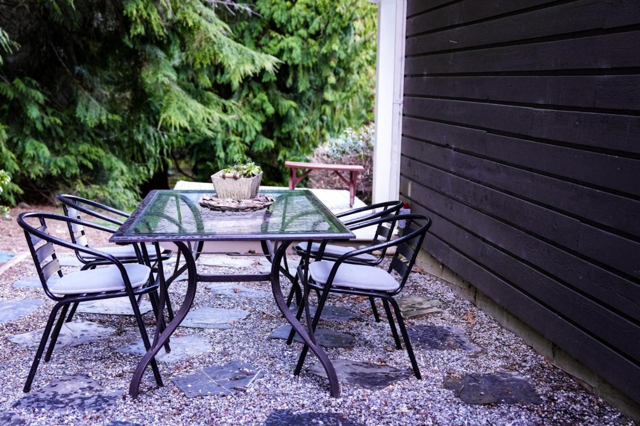 Sea And Cedar Retreat-A Home In A Tranquil Setting Cowichan Bay Exterior foto